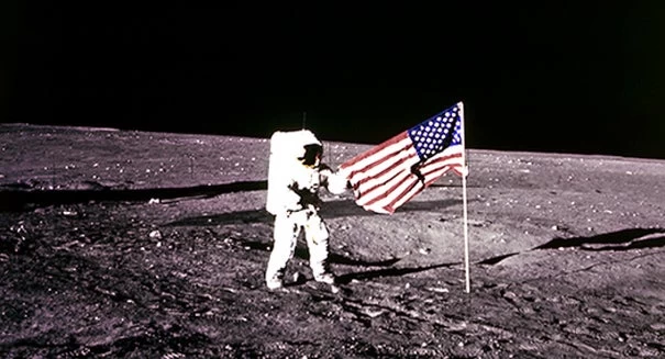 1969: Πέρασαν 50 χρόνια από την ημέρα που ο Νιλ Αρμστρονγκ πάτησε το πόδι του στη Σελήνη-Βίντεο